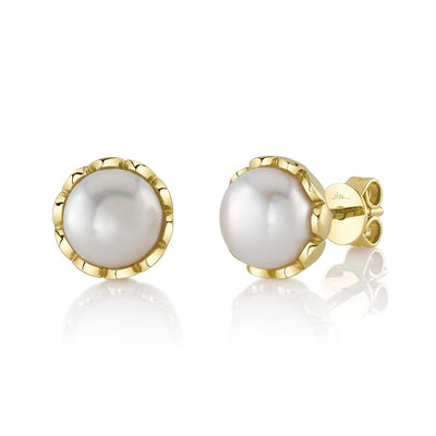 Shy Creation Pearl Studs