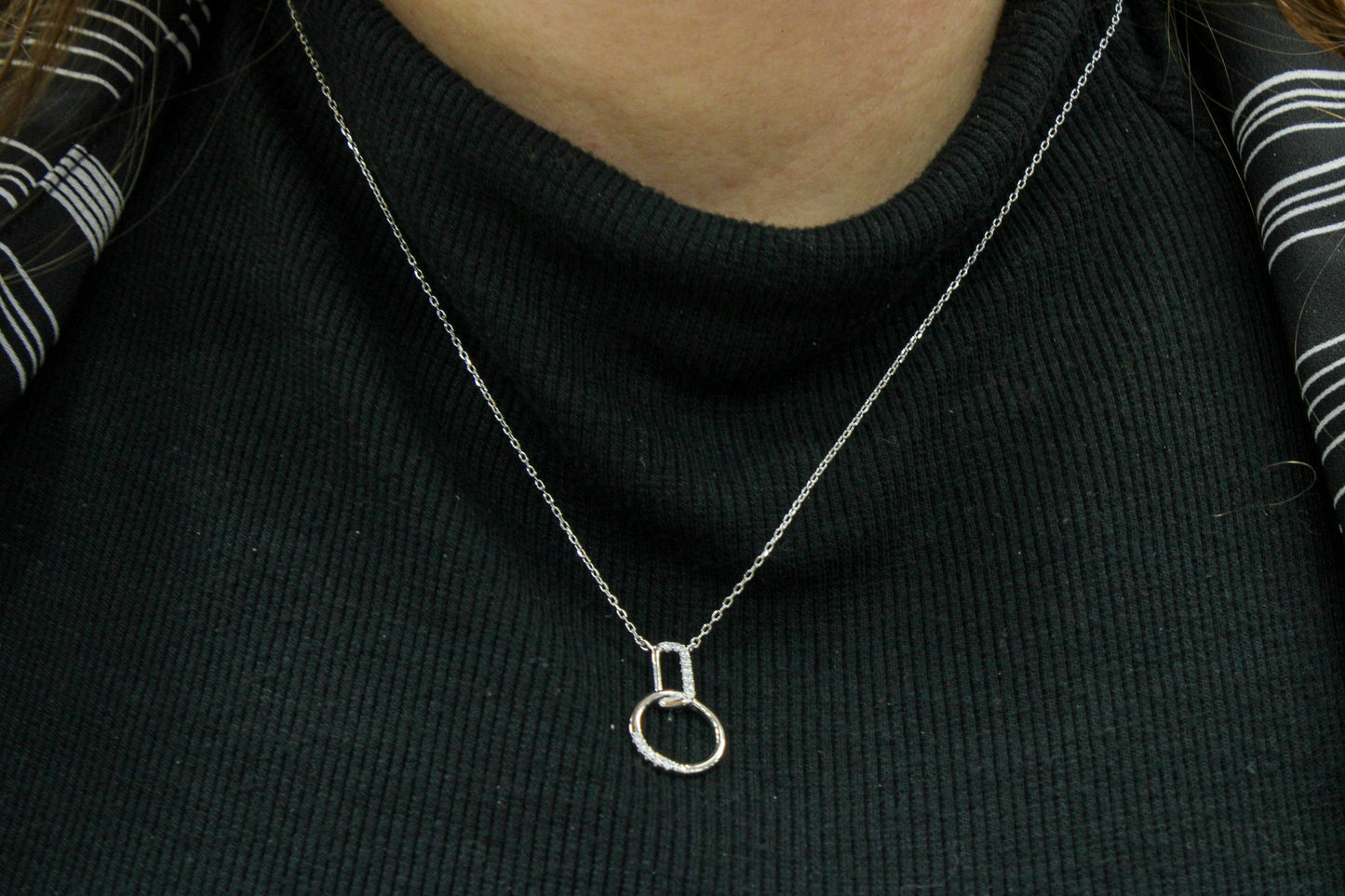 Exclusively Silver Interlocking Circle And Rectangle Design Necklace