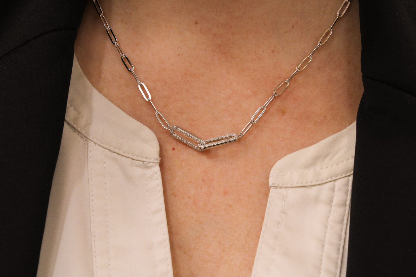 Exclusively Silver Paperclip Necklace with interlocking Clips in the Front